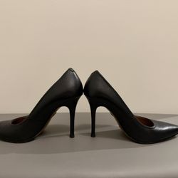 Classic Coach Leather Heels – Women’s Size 7 🖤