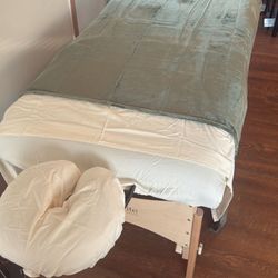 Earthlite Massage Table