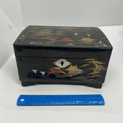 Vintage 1979 Ucagco Japanese Lacquerware Jewelry Box, Felt Lined.  SELLING AS IS