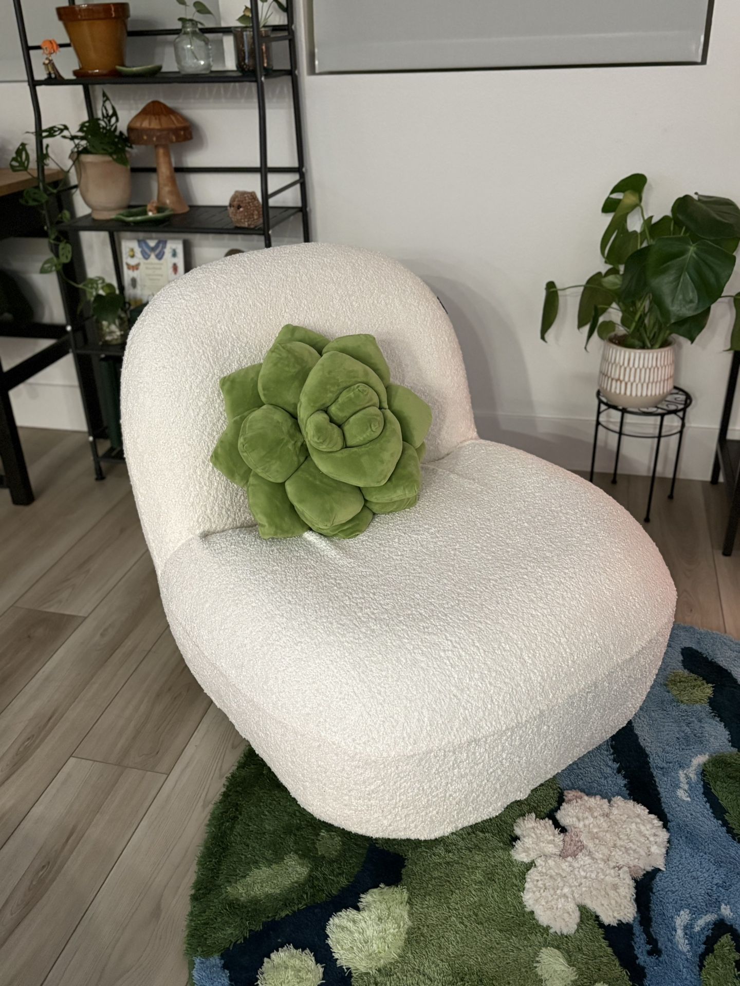 Brand New Lambswool Lounge Chair/ Sofa Chair (Swivel)