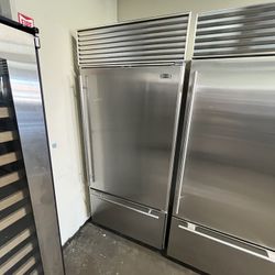 SUBZERO 36” STAINLESS STEEL BUILT IN REFRIGERATOR 