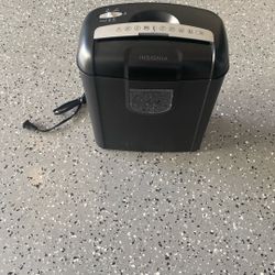 Insignia Paper Shredder 