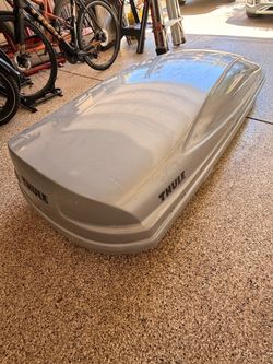 Thule roof cargo box