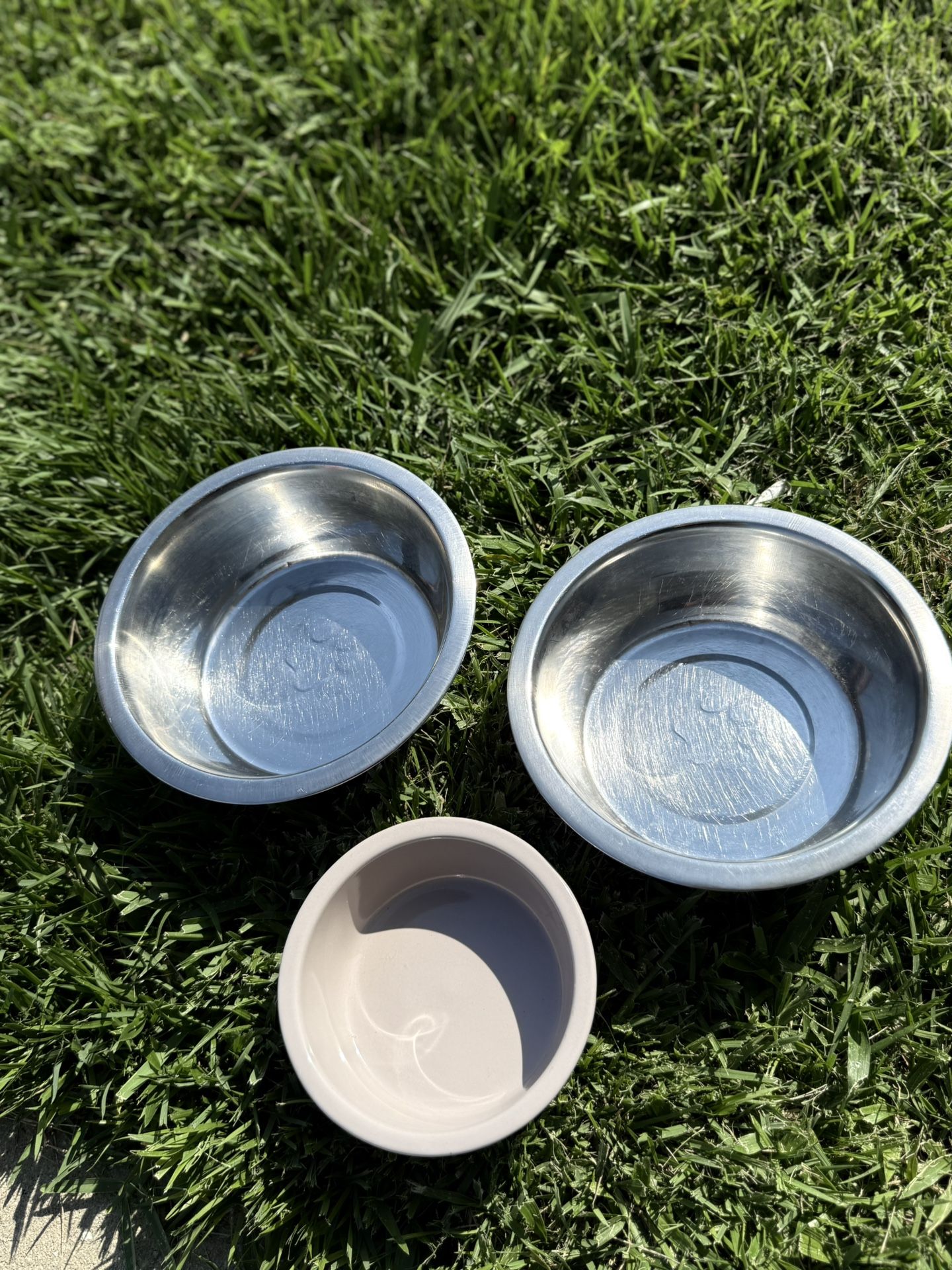 Selling 3 pet bowls