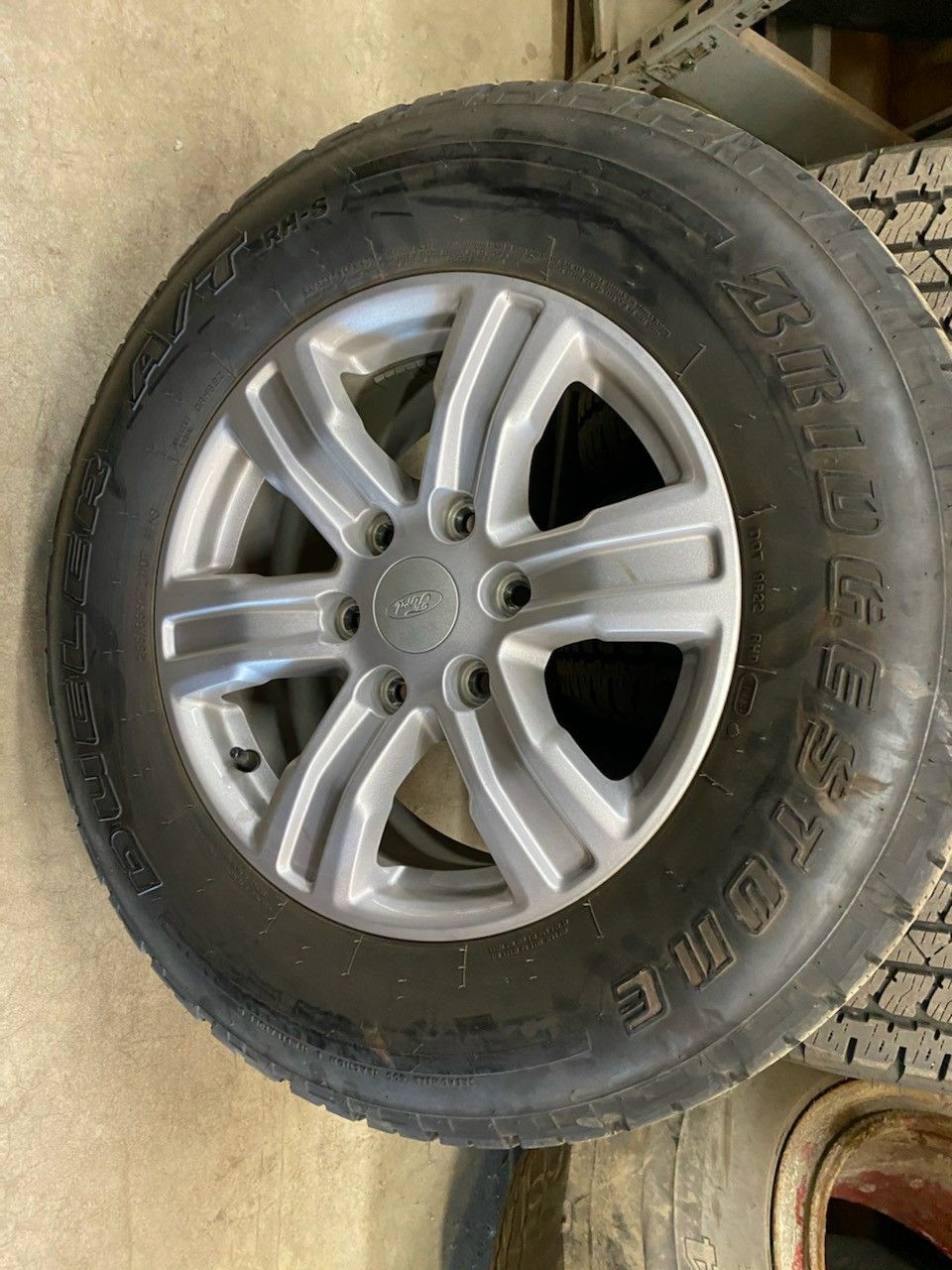 Bridgestone dueller at 255 65 17