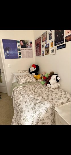 twin bed frame and memory foam mattress