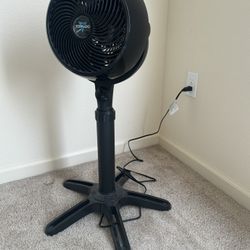 Vornado Fan 683 Medium Pedestal Air Circulator