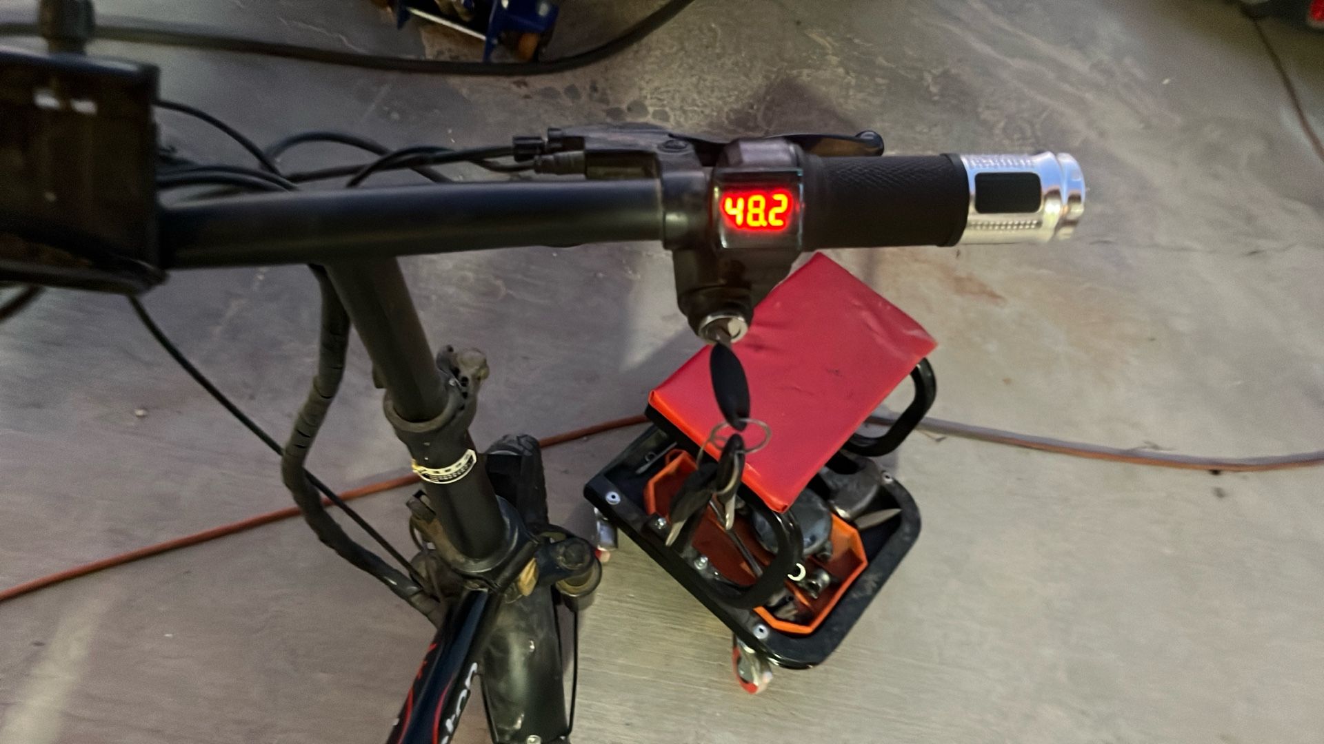 Small E-bike 15-20 MPH Perfect For Kids Or Just Cruising.