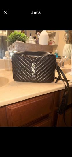 Saint Laurent purse. Excellent condition/ Authenticity tag included