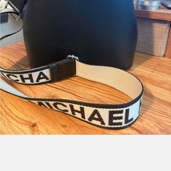 Michael kors small bag very cute