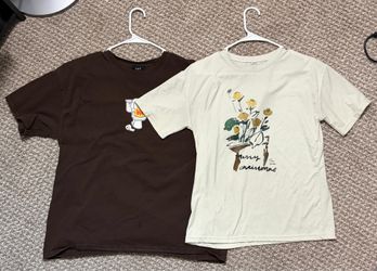 2 T-Shirts