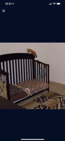 3 in 1 bed. Crib to Child bed to full size bed.