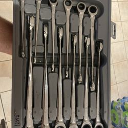 GEARWRENCH 12 Pc. 12 Pt. XL X-Beam Ratcheting Combination Wrench Set, Metric - 85888  $150 locally in n Lakeland or shipping available 