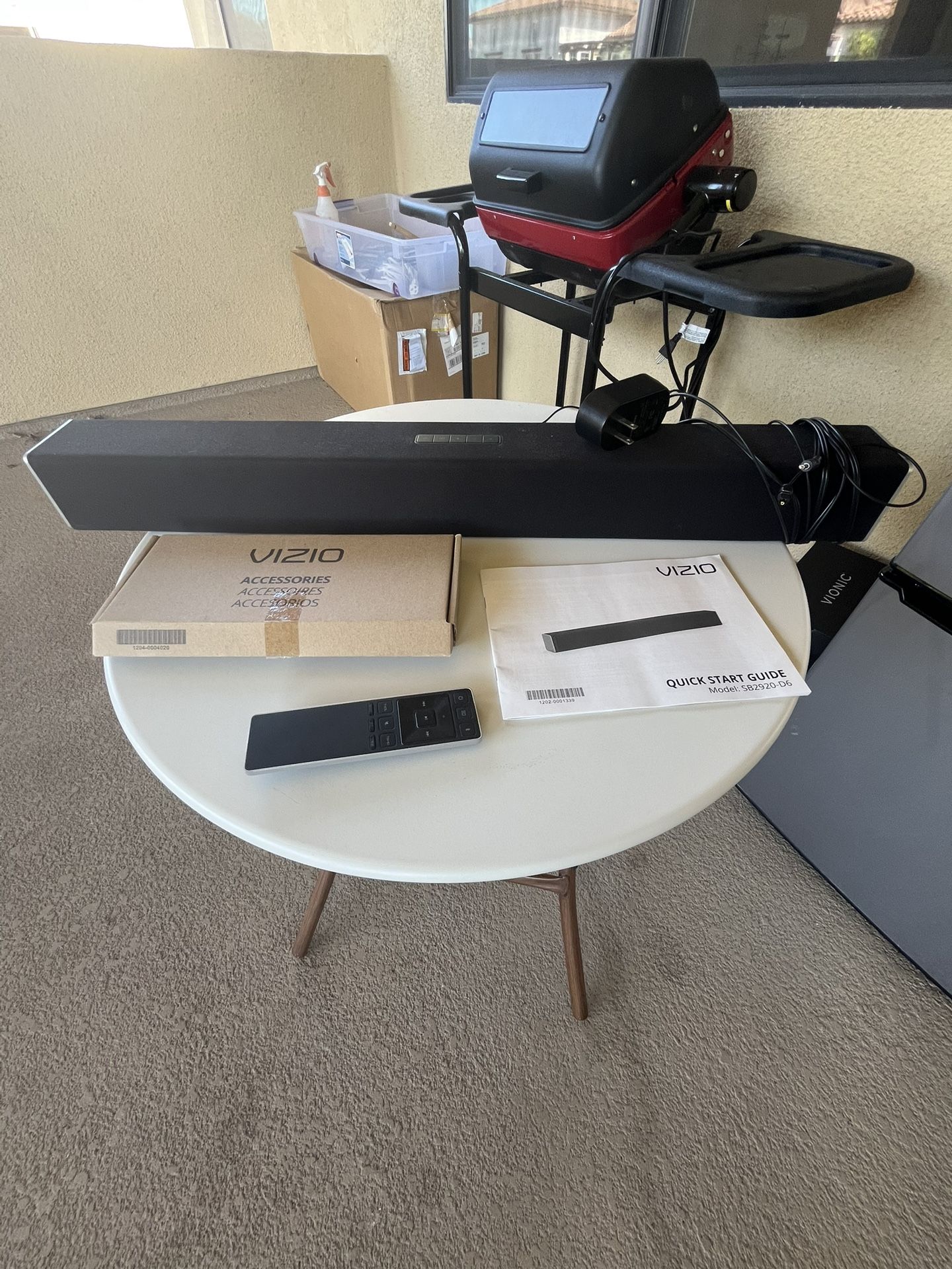 Vizio Soundbar w/ Remote - Works!!