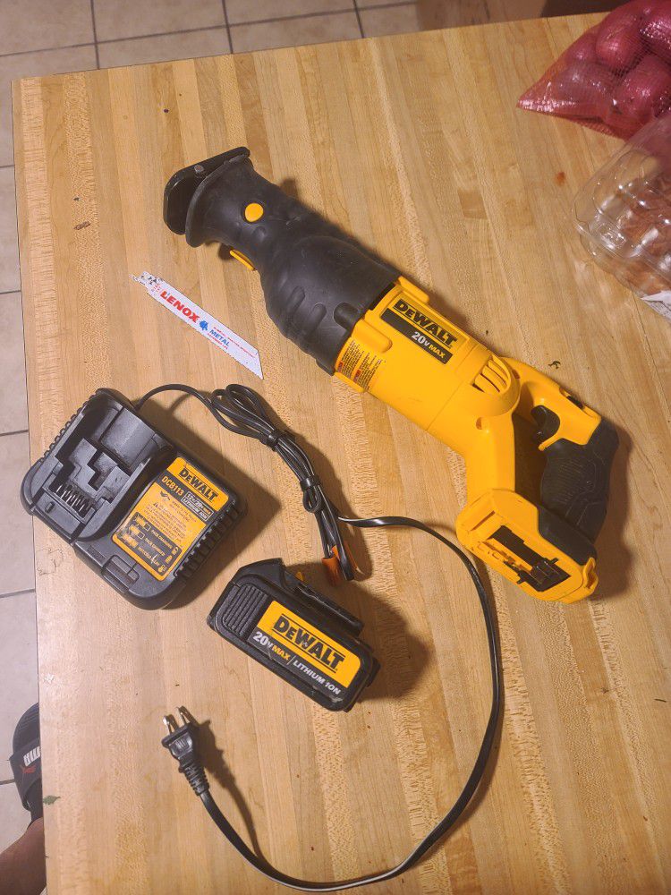 $150 FIRM Dewalt 20v Reciprocating Saw with Big Battery, Charger and metal blade.