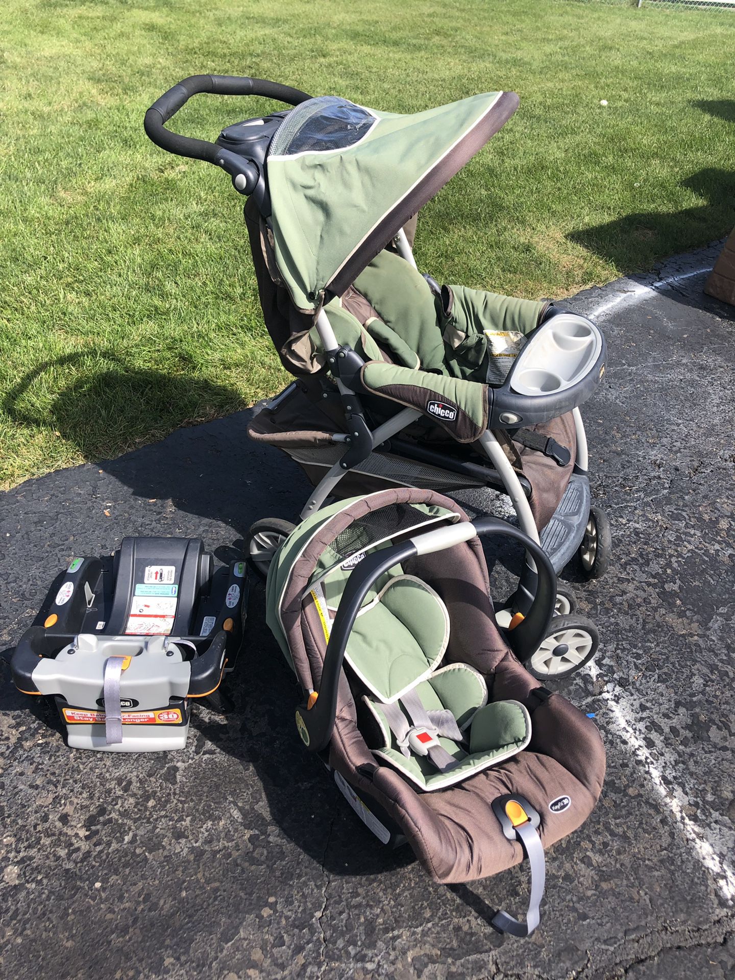 Chicco stroller, car seat and base combo