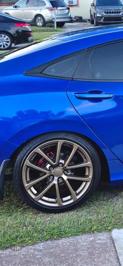 Wheel with tire