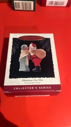 Hallmark Keepsake Christmas Eve Kiss Ornament