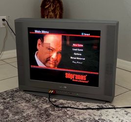 CRT TV WITH REMOTE in good working condition GOOD FOR OLD SCHOOL GAMEING!!!