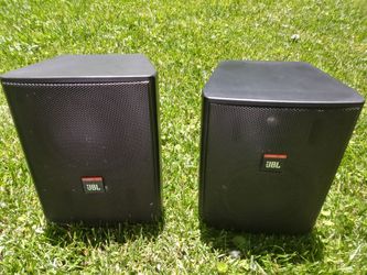 2. Jbl Speakers(bocinas) ups exterior.(jardin)