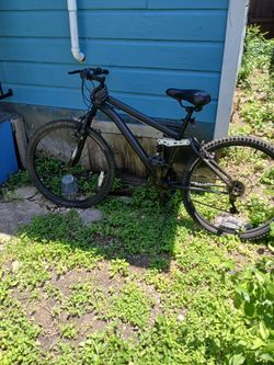 MONGOOSE BIKE 26" WHEELS - LIKE NEW