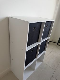 White 6-cube storage organizer / cube shelf