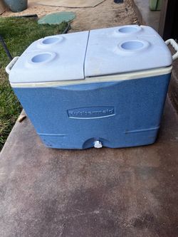 Rubbermaid ice chest