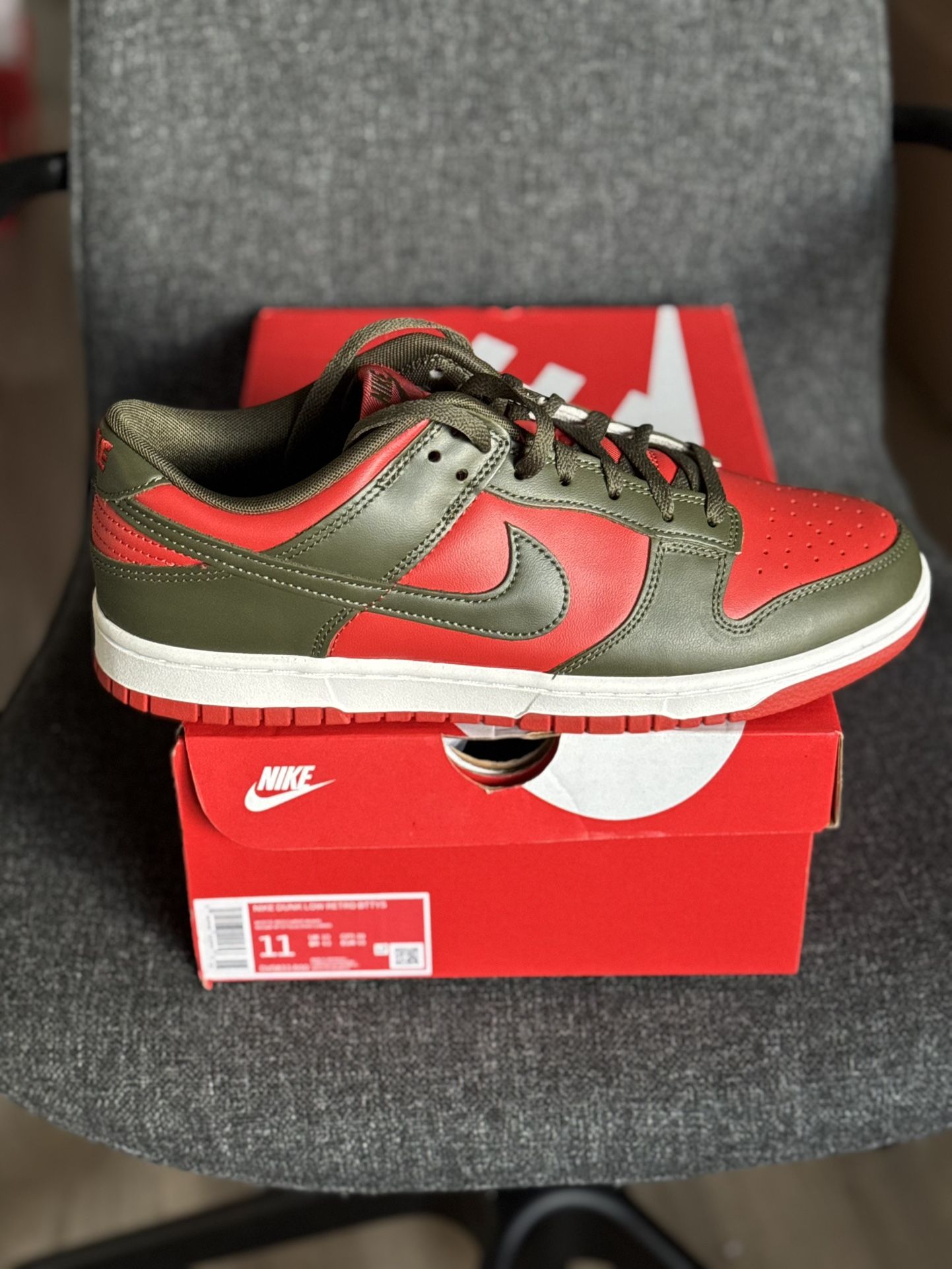 Nike dunk Red/khaki Size 11