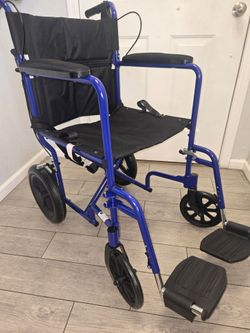 Medline Lightweight Foldable Transport Wheelchair with Handbrakes and 12-Inch Wheels, Silla De Ruedas