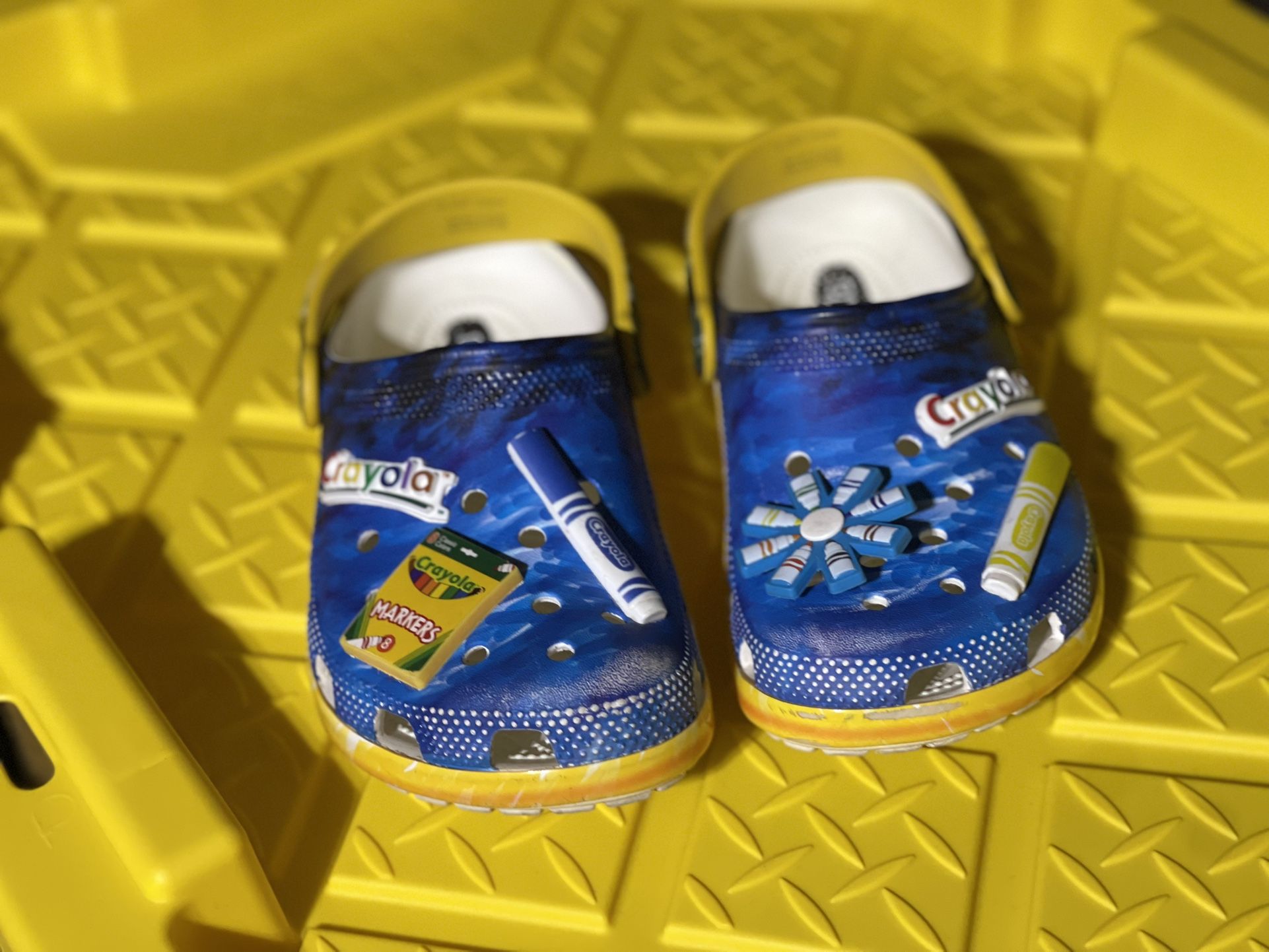 Crocs Pokemon Minions McQueen Crayola