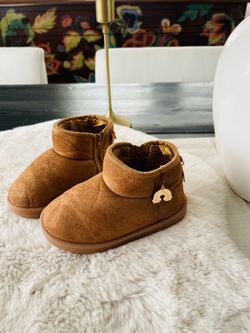 Boots sz 10 toddler