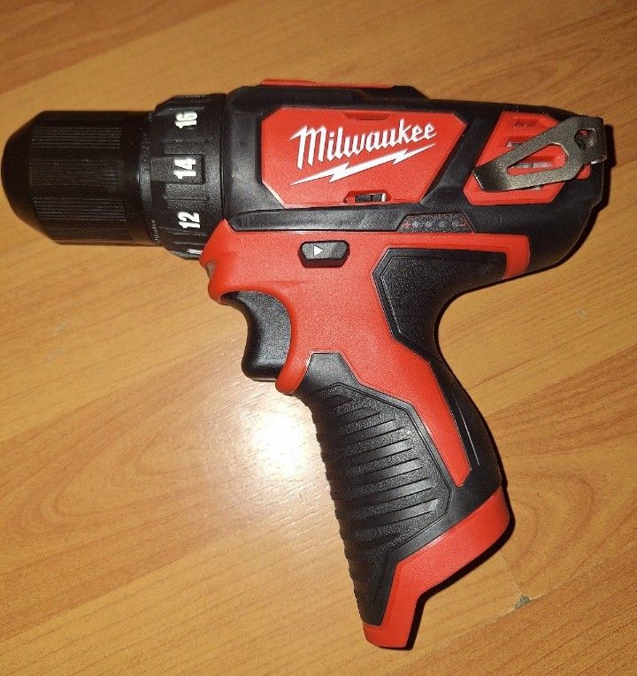 Milwaukee M12 3/8 Drill 