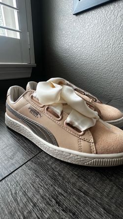 Women’s tennis shoe