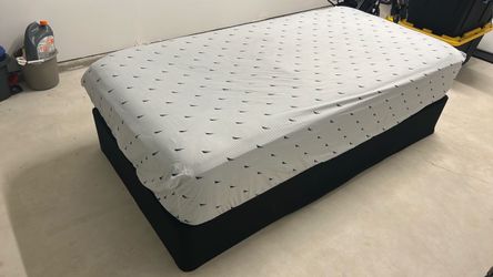 Twin Mattress with (metal frame)