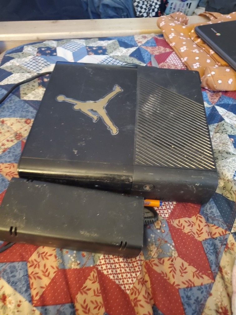 Xbox 360 No Controlers But Works Great If You Have One