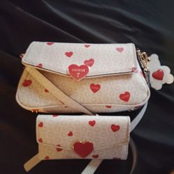 Women's Guess Heart Wallet And Purse