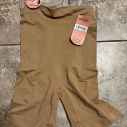 Women’s New With Tags M/L Shapewear 