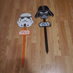 STAR WARS THINGS  THAT STAR WAR PEOPLE PUT IN THERE YARDS