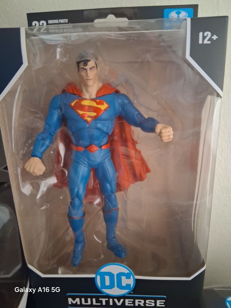 DC FIGURE SUPERMAN
