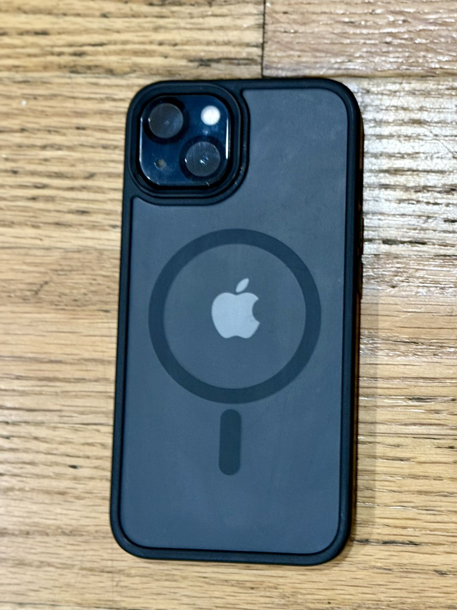 iPhone 13 w/ Case, Screen Protector -Unlocked - Great Condition