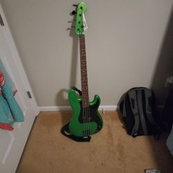 Electric Bass (Fender P-Bass) & GK Amp