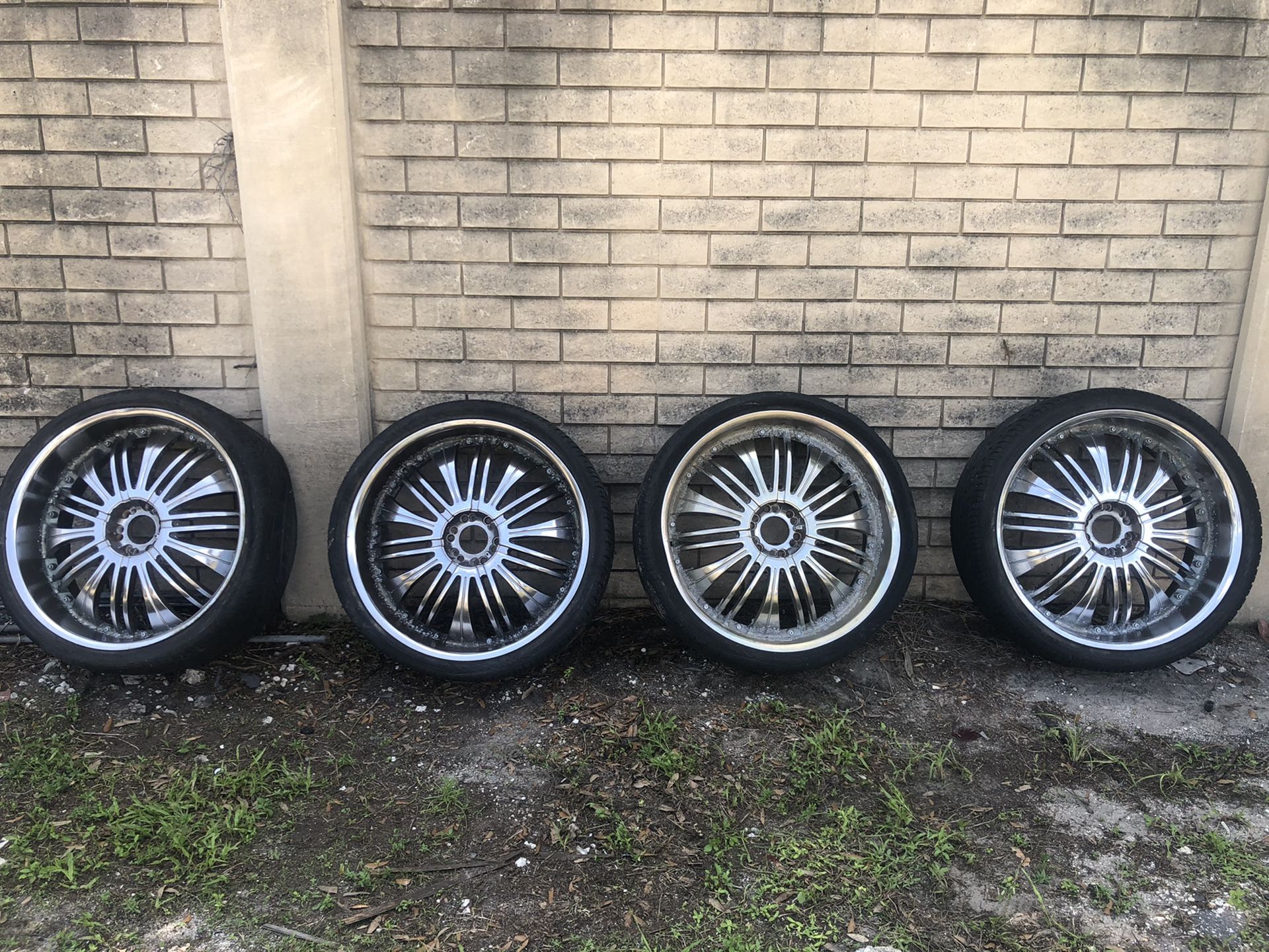 Set of 4 26inch rims and tires 305/30/R26