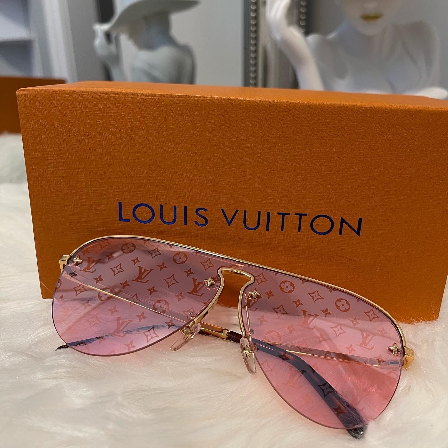 LOUIS VUITTON SUNGLASSES- Pink-woman for Sale in Bedford Hills, NY - OfferUp