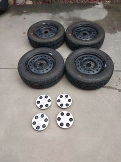 2006 nissan Altima 16 inch oem wheels and tires about 90% thread left bfgoodrich 215 60 16 tires. $375