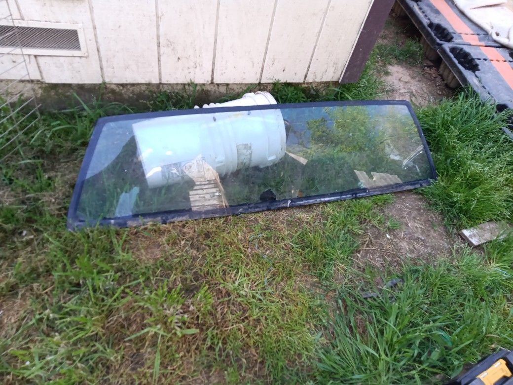 Back Windshield 87 Cutlass 