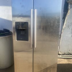 Fridge And Grill in Working Condition 