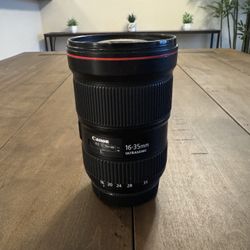 Canon EF 16–35mm f/2.8L III USM Lens