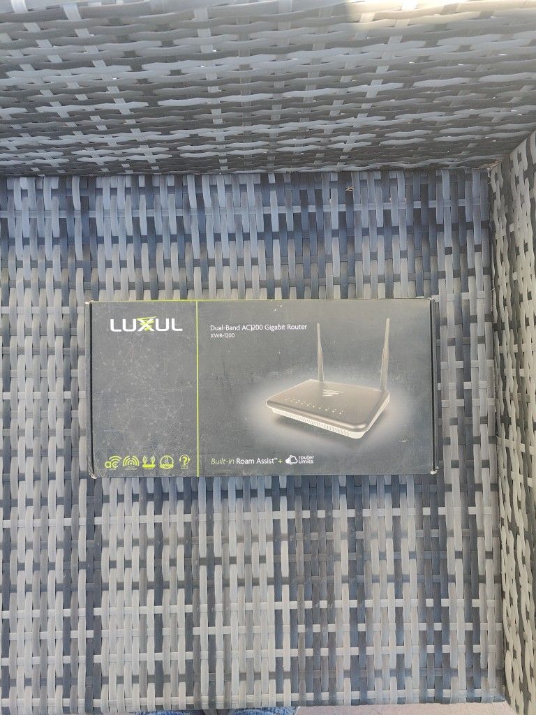 Luxul Wireless Router