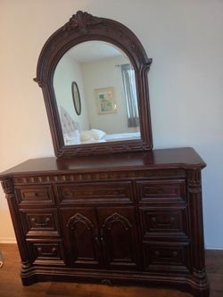Queen wooden bedroom set