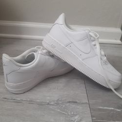 BRAND NEW NIKE AIR FORCE WOMENS SNEAKERS, SIZE 8